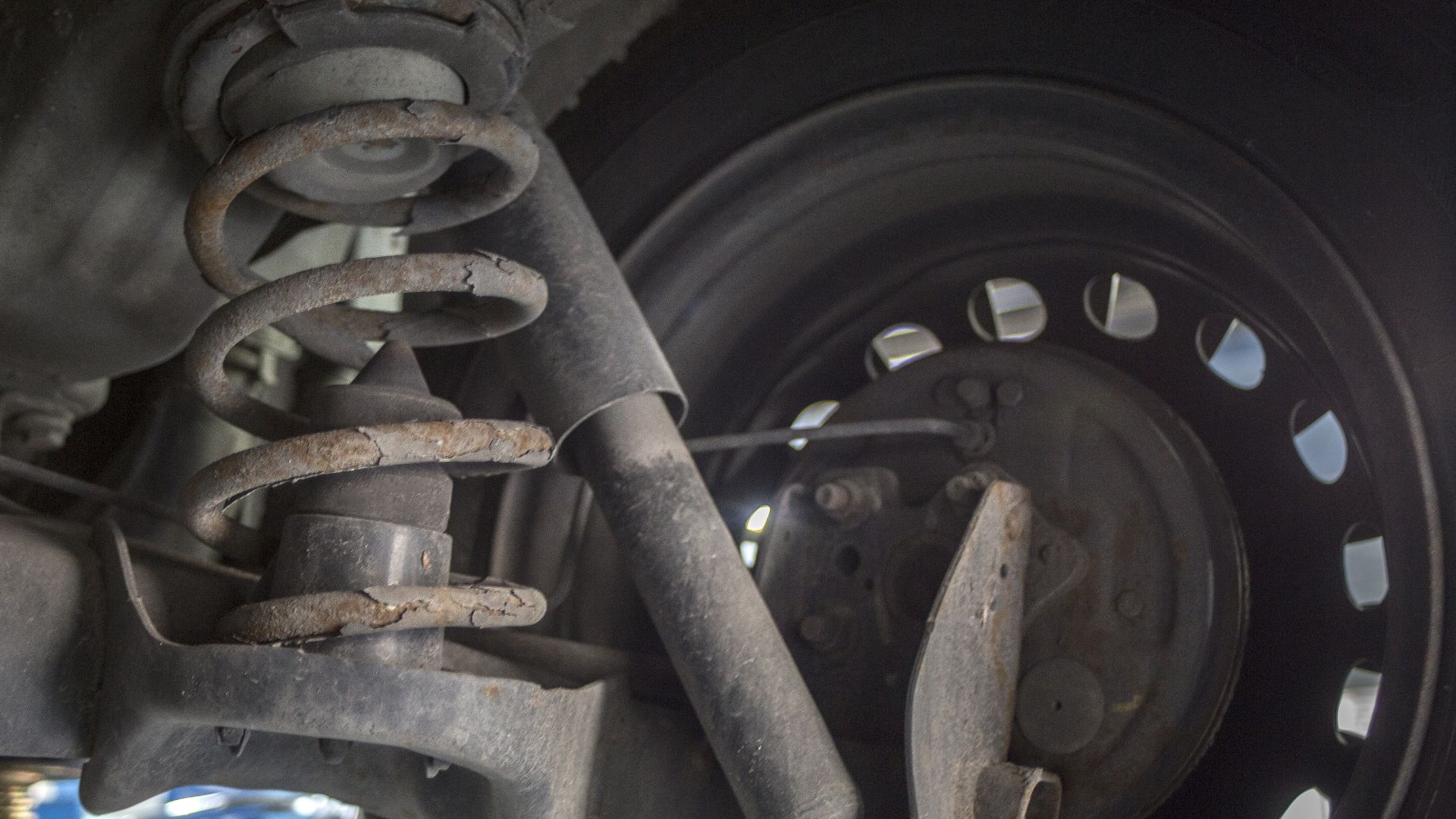 7 Signs Of Bad Shocks You Shouldn’t Ignore Before They Wreck Your Ride