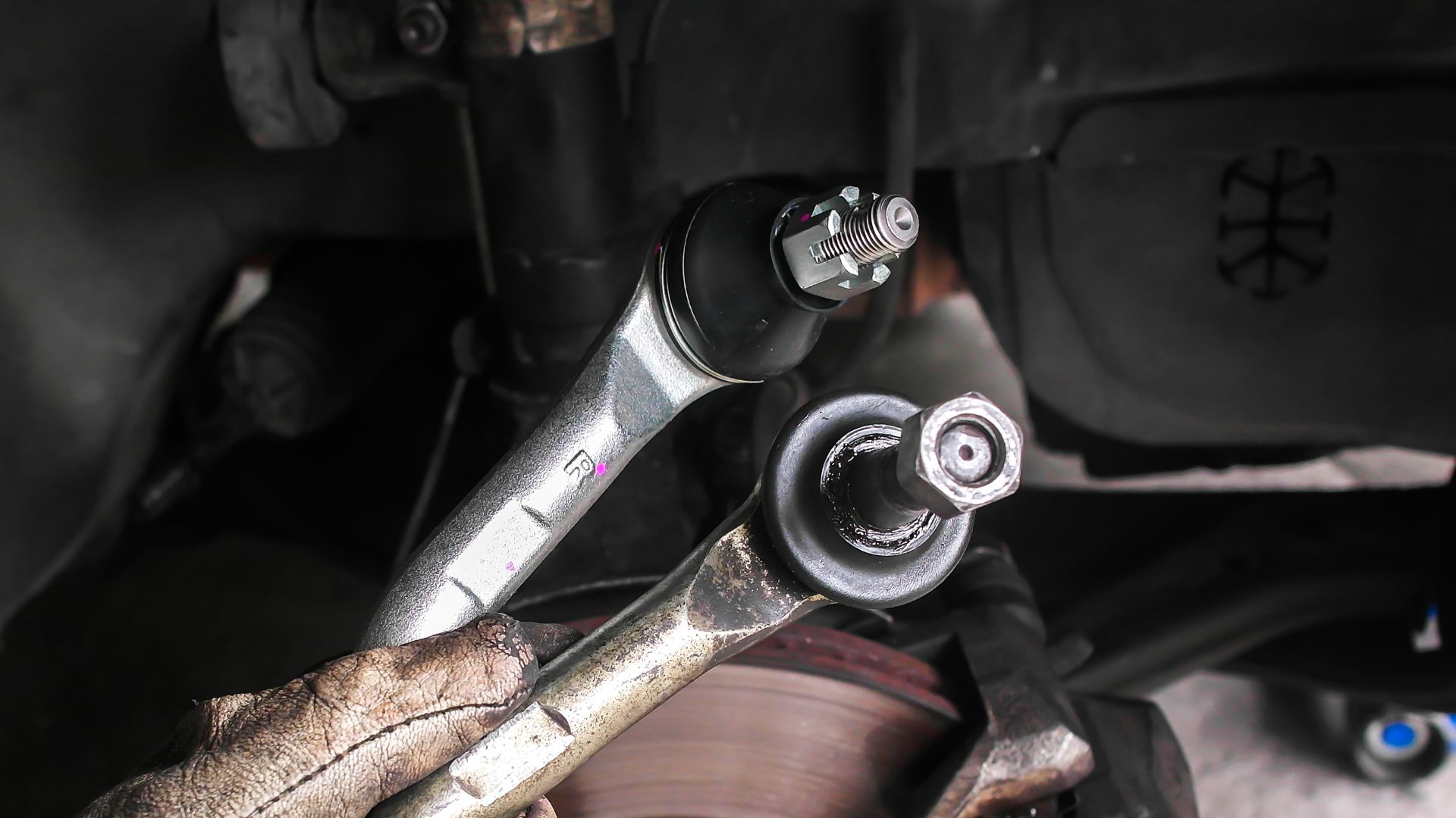 Bad Tie Rod Symptoms Every Driver Should Recognize